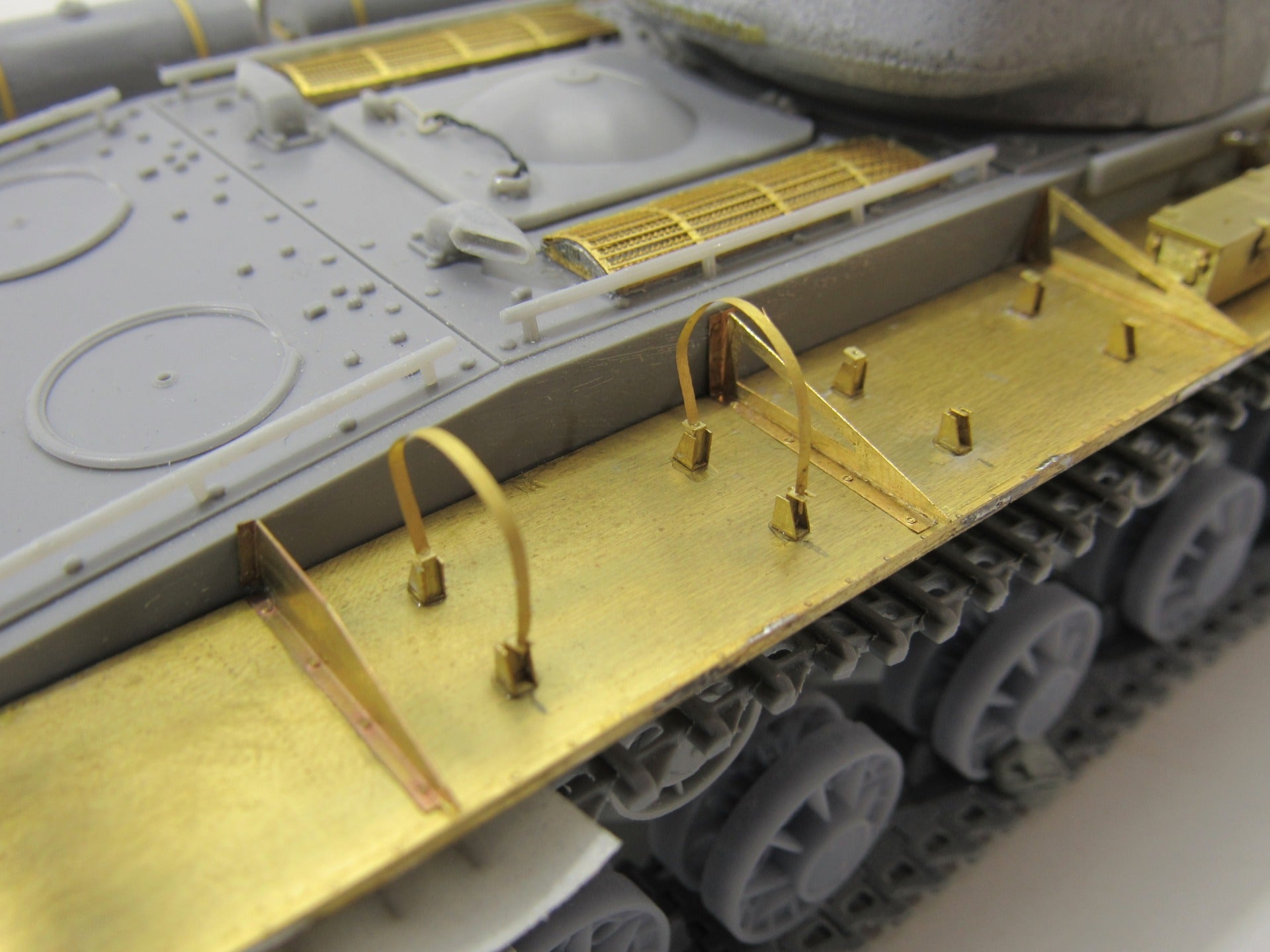 MD035588 Microdesign KV Series Tank Additional Fuel Tank Mounts Photo - Etch Set 1/35 - imodeller.store