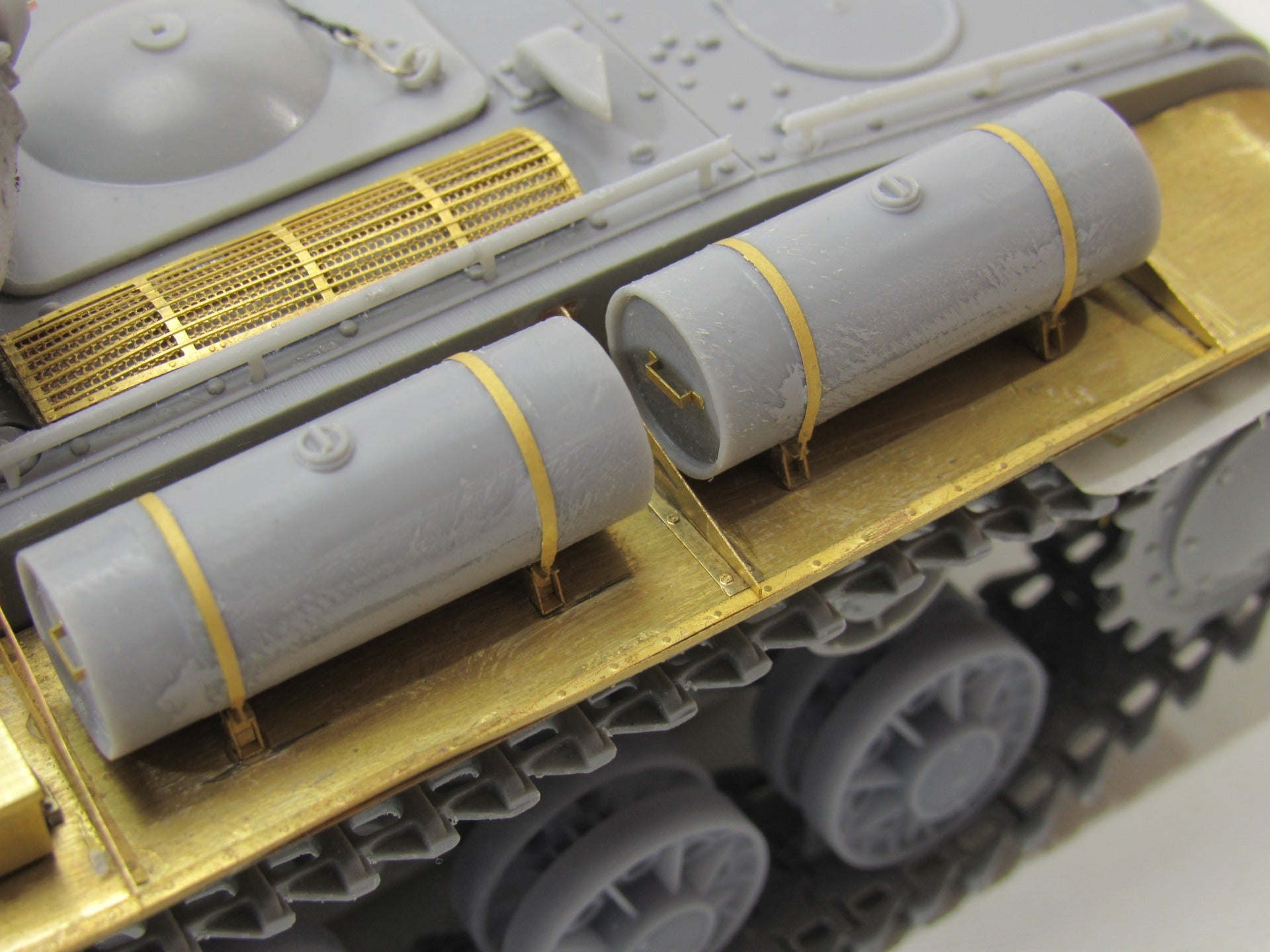 MD035588 Microdesign KV Series Tank Additional Fuel Tank Mounts Photo - Etch Set 1/35 - imodeller.store