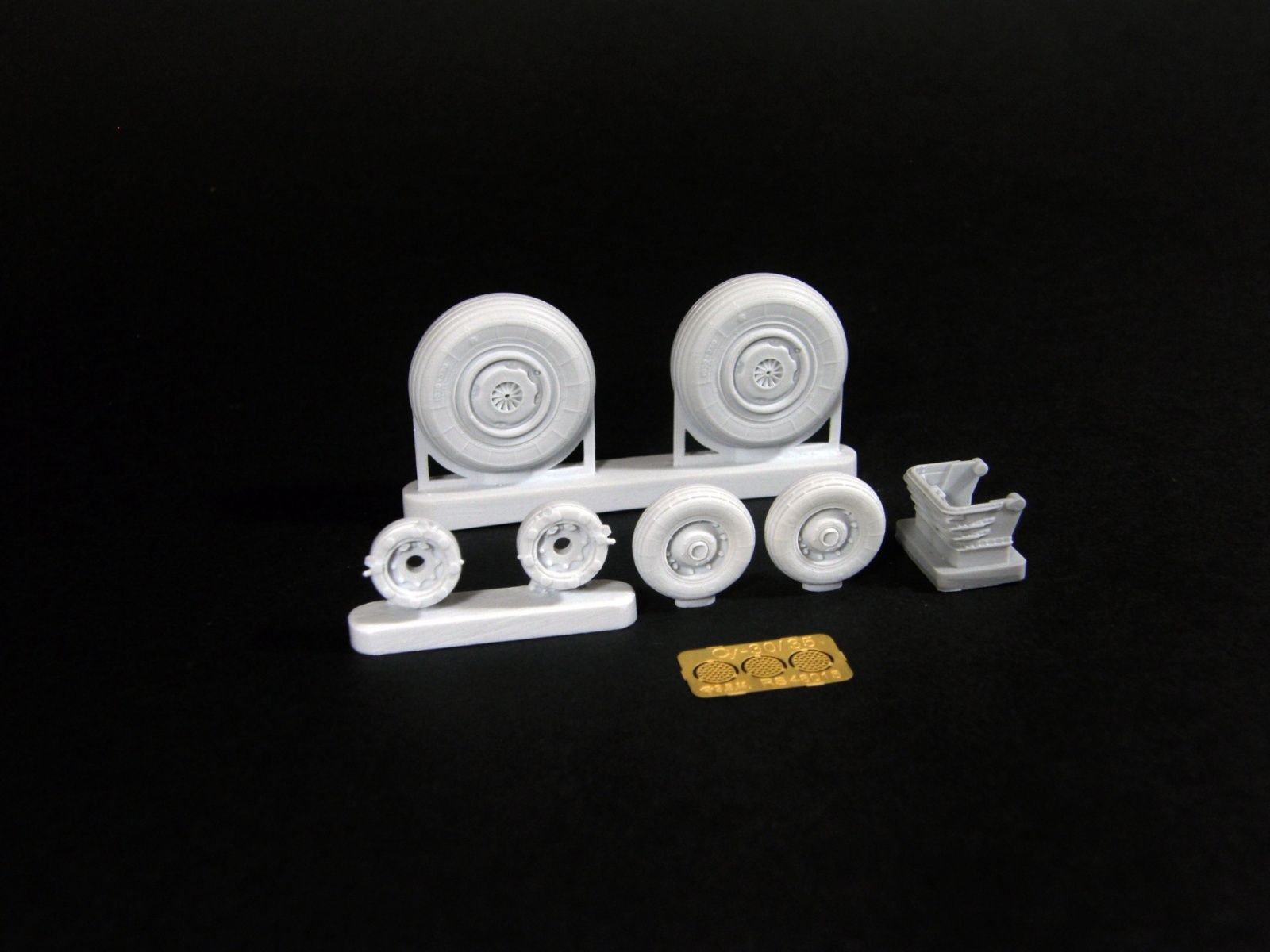 RS48015 Chassis wheels for the Su-30 aircraft model (1:48) - imodeller.store