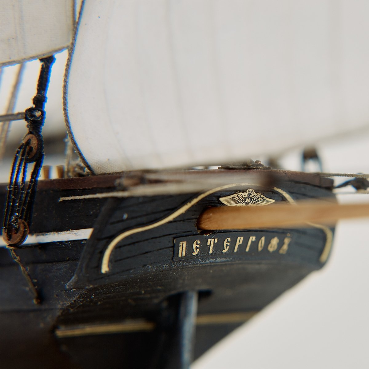 The team of wooden model "Luher Peterhof" - imodeller.store