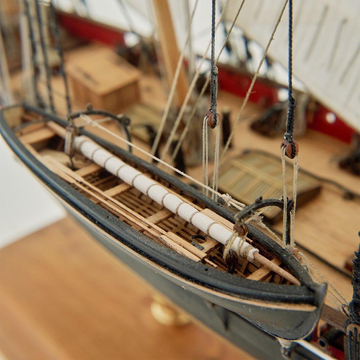 The team of wooden model "Luher Peterhof" - imodeller.store