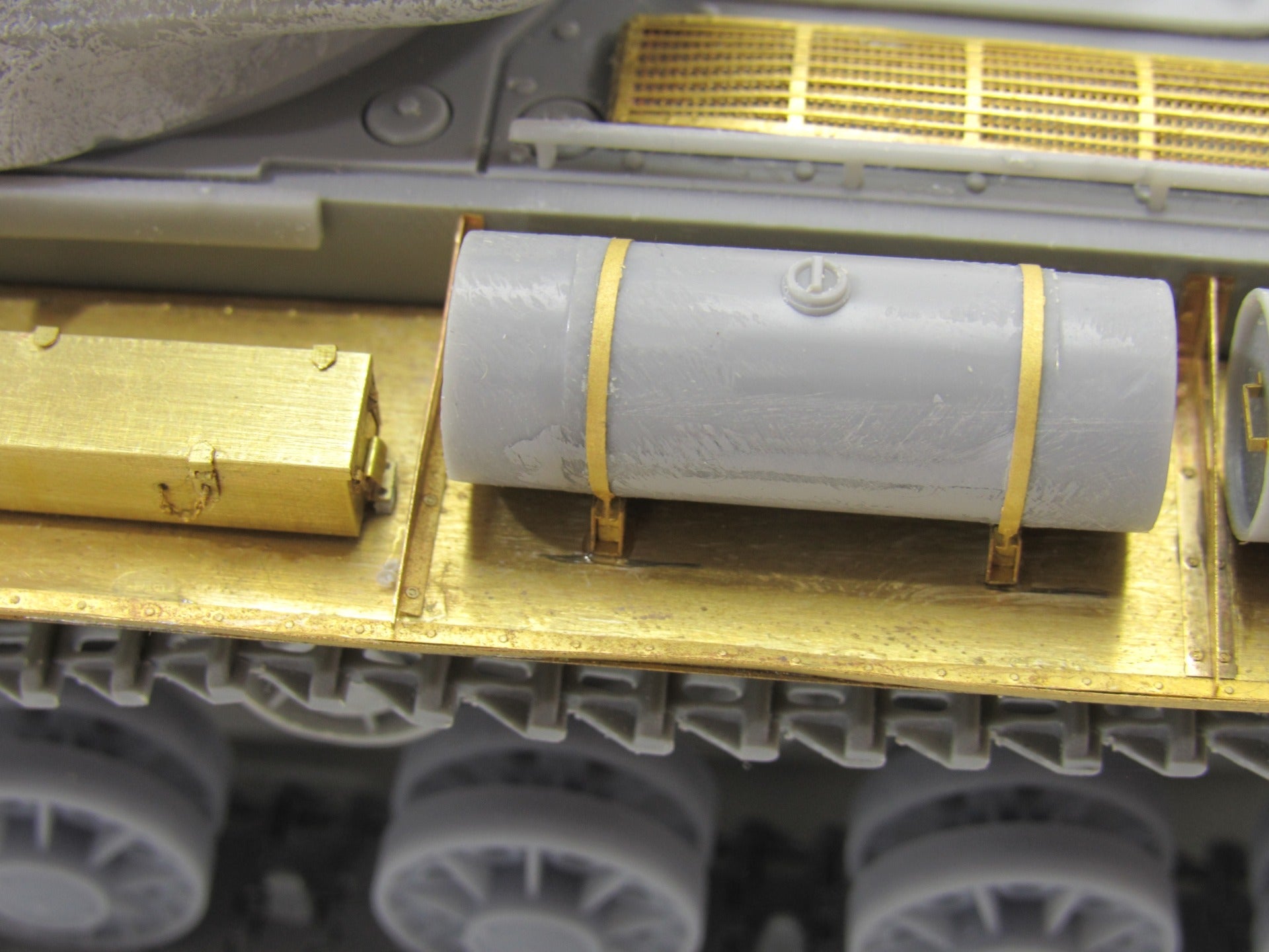 MD035588 Microdesign KV Series Tank Additional Fuel Tank Mounts Photo - Etch Set 1/35 - imodeller.store