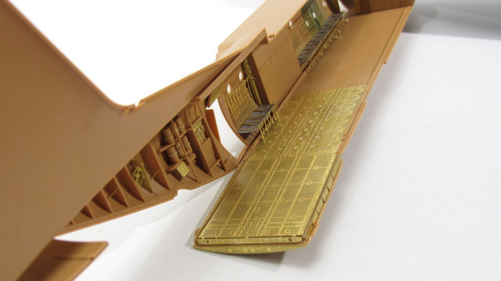 C-130 Hercules landing and transport compartment (star) - imodeller.store