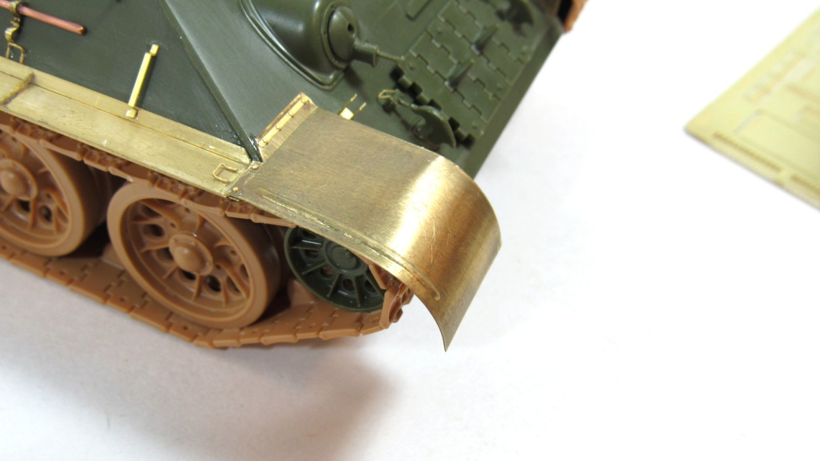 Nadlying shelves and mudguards for the T-34/85 tank - imodeller.store