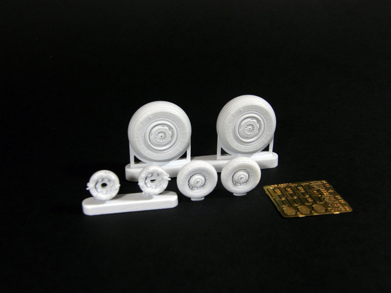 RS48014 Chassis wheels for the Su-33 aircraft model (1:48) - imodeller.store